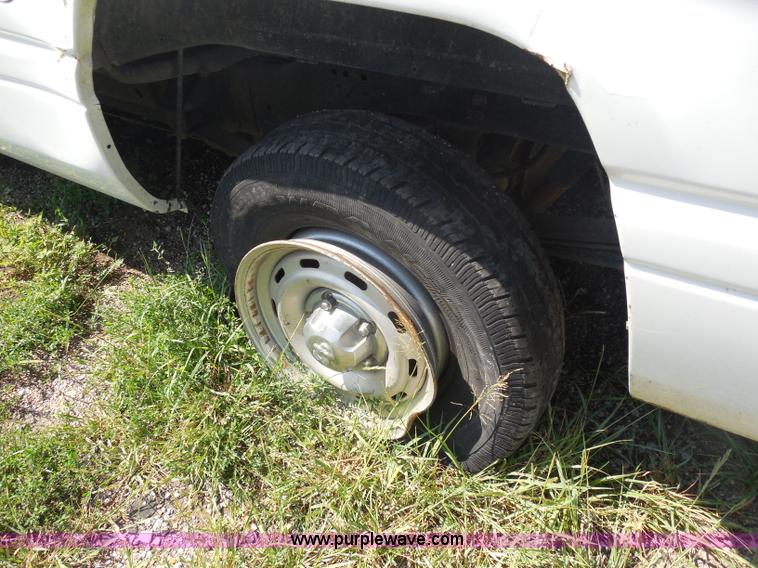 image for item H9815 1999 Dodge Ram 1500 pickup truck