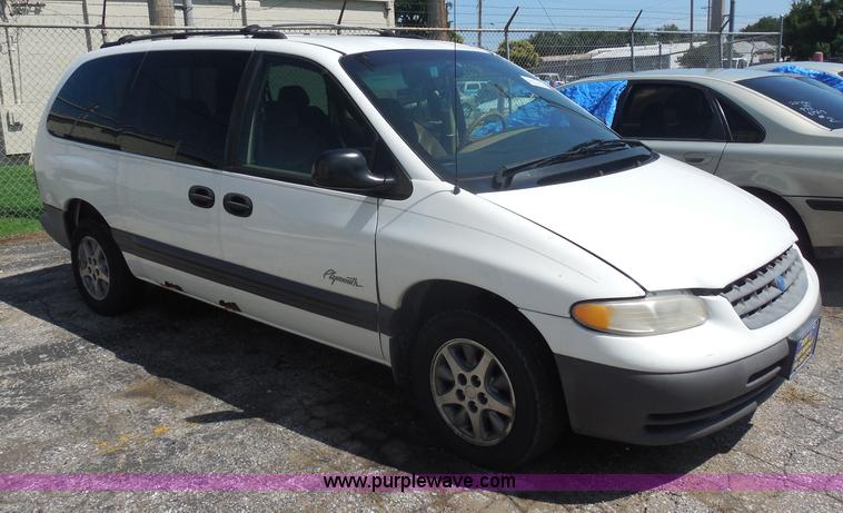image for item H9817 1997 Plymouth Grand Voyager van