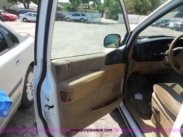 image for item H9817 1997 Plymouth Grand Voyager van