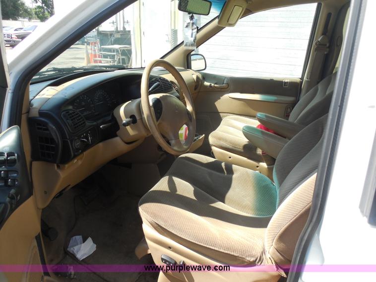 image for item H9817 1997 Plymouth Grand Voyager van