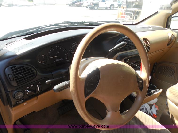 image for item H9817 1997 Plymouth Grand Voyager van