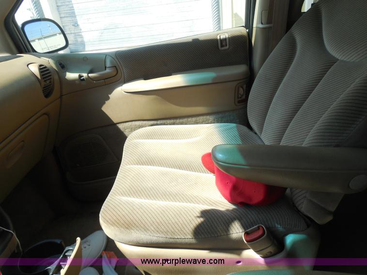image for item H9817 1997 Plymouth Grand Voyager van