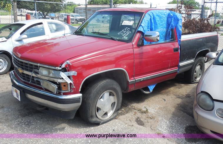 image for item H9818 1990 Chevrolet 1500 pickup truck