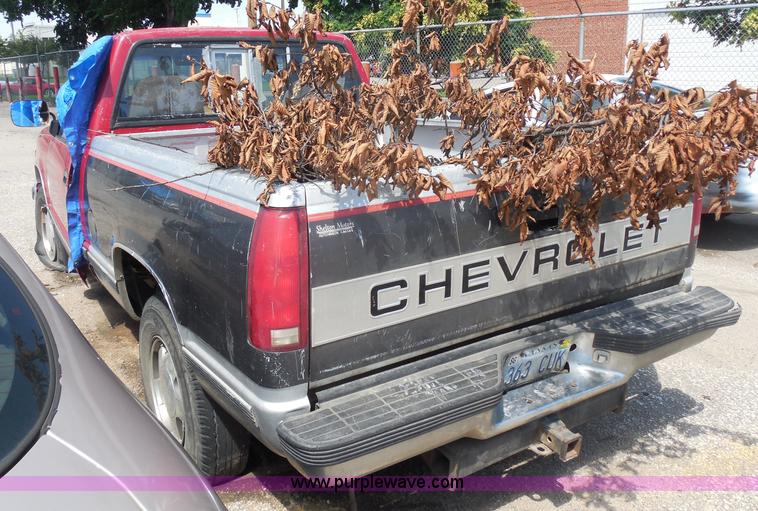 image for item H9818 1990 Chevrolet 1500 pickup truck