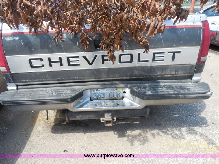 image for item H9818 1990 Chevrolet 1500 pickup truck