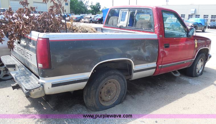 image for item H9818 1990 Chevrolet 1500 pickup truck