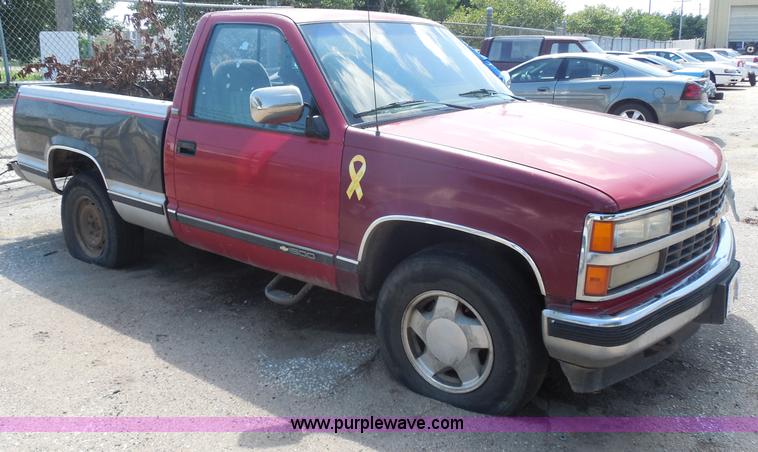 image for item H9818 1990 Chevrolet 1500 pickup truck