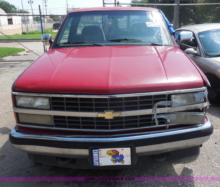 image for item H9818 1990 Chevrolet 1500 pickup truck