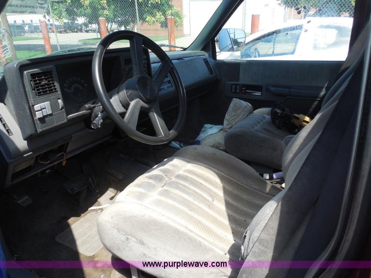 image for item H9818 1990 Chevrolet 1500 pickup truck