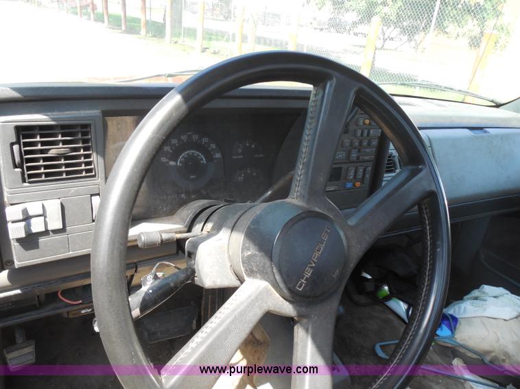 image for item H9818 1990 Chevrolet 1500 pickup truck