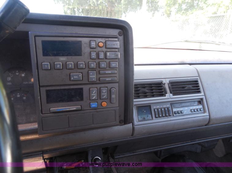 image for item H9818 1990 Chevrolet 1500 pickup truck