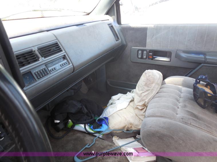 image for item H9818 1990 Chevrolet 1500 pickup truck