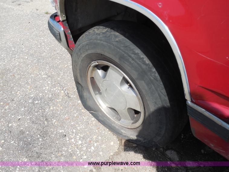 image for item H9818 1990 Chevrolet 1500 pickup truck