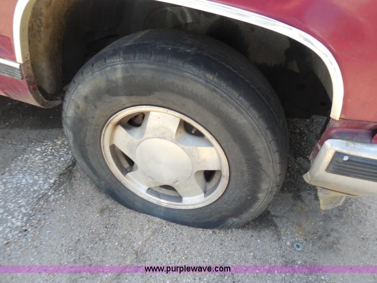 image for item H9818 1990 Chevrolet 1500 pickup truck