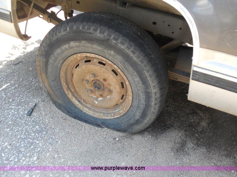 image for item H9818 1990 Chevrolet 1500 pickup truck