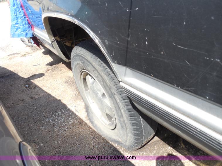 image for item H9818 1990 Chevrolet 1500 pickup truck