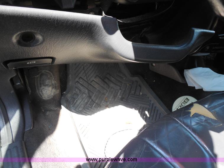 image for item H9820 2000 Chrysler Concorde