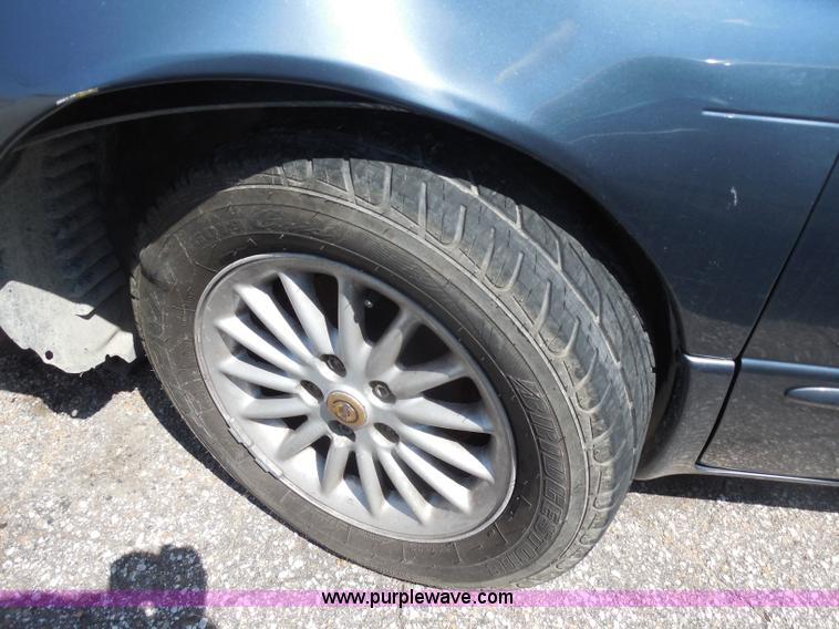 image for item H9820 2000 Chrysler Concorde