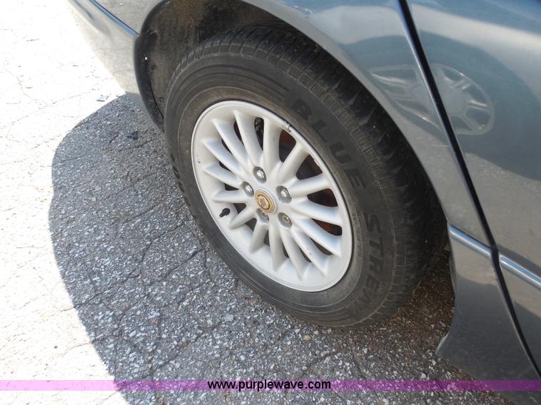 image for item H9820 2000 Chrysler Concorde