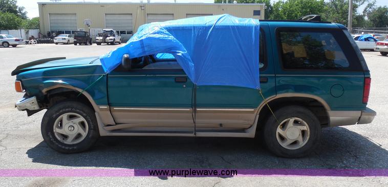 image for item H9821 1992 Ford Explorer Eddie Bauer SUV