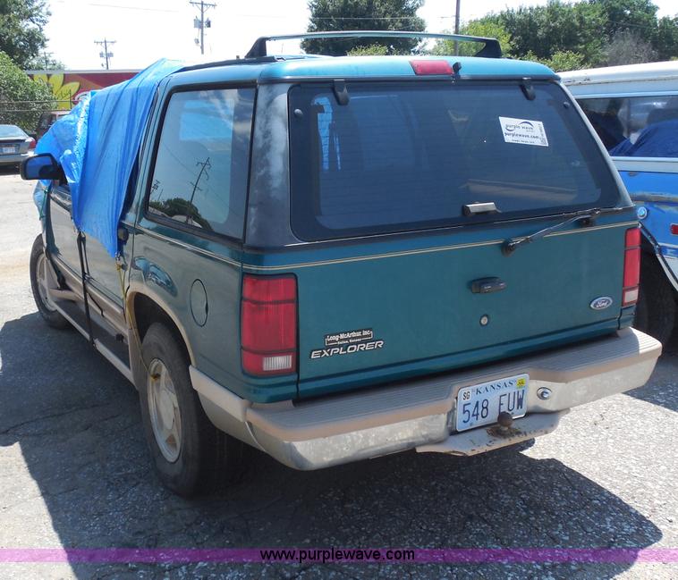 image for item H9821 1992 Ford Explorer Eddie Bauer SUV