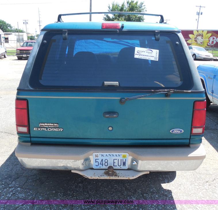 image for item H9821 1992 Ford Explorer Eddie Bauer SUV