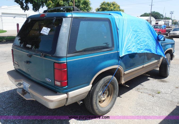 image for item H9821 1992 Ford Explorer Eddie Bauer SUV