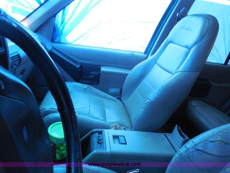 image for item H9821 1992 Ford Explorer Eddie Bauer SUV