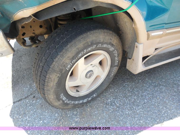 image for item H9821 1992 Ford Explorer Eddie Bauer SUV