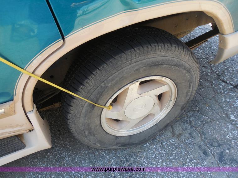 image for item H9821 1992 Ford Explorer Eddie Bauer SUV