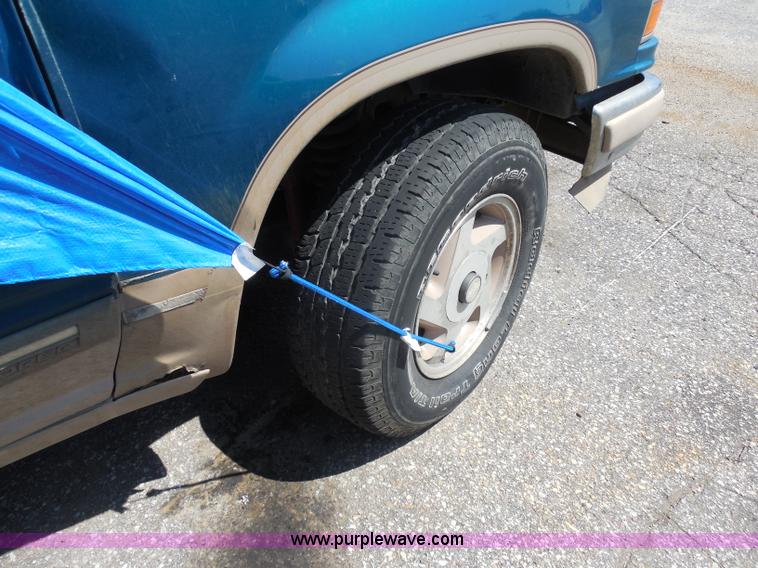 image for item H9821 1992 Ford Explorer Eddie Bauer SUV