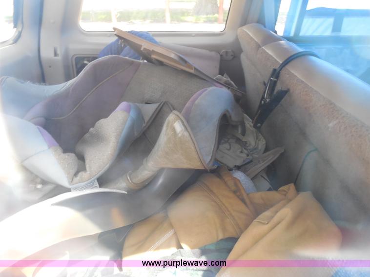 image for item H9821 1992 Ford Explorer Eddie Bauer SUV