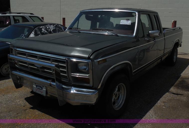 image for item H9822 1984 Ford F150 XLT pickup truck