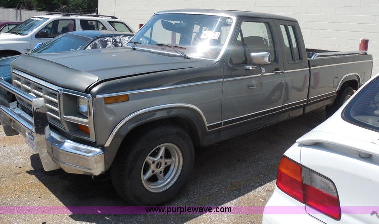 image for item H9822 1984 Ford F150 XLT pickup truck