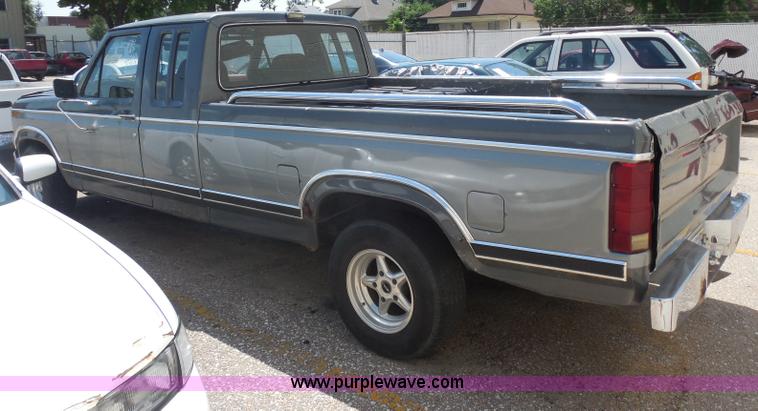 image for item H9822 1984 Ford F150 XLT pickup truck