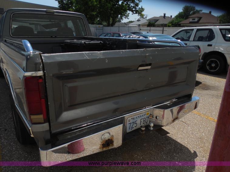 image for item H9822 1984 Ford F150 XLT pickup truck