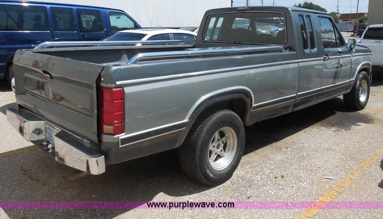 image for item H9822 1984 Ford F150 XLT pickup truck