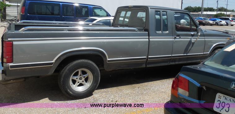 image for item H9822 1984 Ford F150 XLT pickup truck