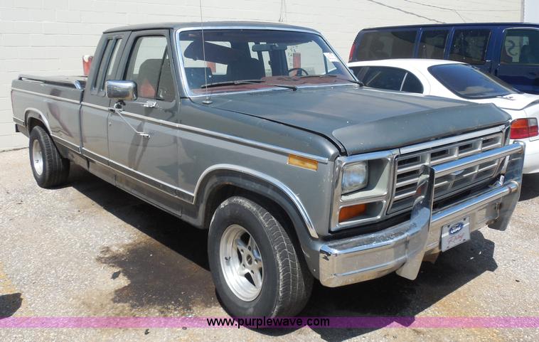 image for item H9822 1984 Ford F150 XLT pickup truck