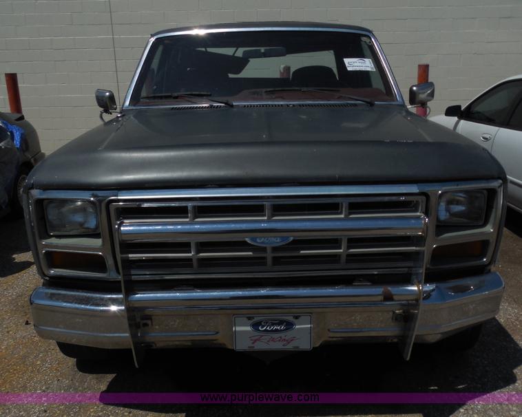 image for item H9822 1984 Ford F150 XLT pickup truck