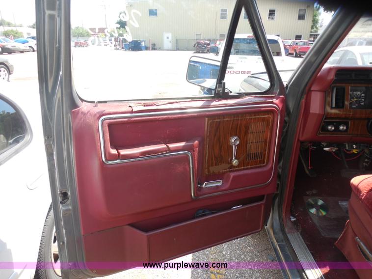 image for item H9822 1984 Ford F150 XLT pickup truck