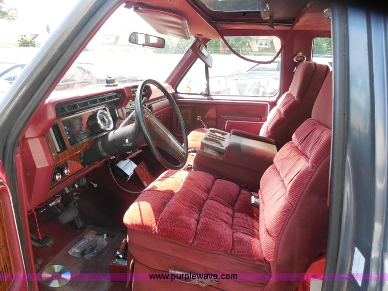 image for item H9822 1984 Ford F150 XLT pickup truck