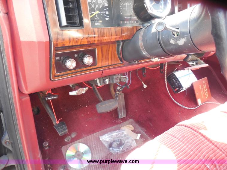 image for item H9822 1984 Ford F150 XLT pickup truck