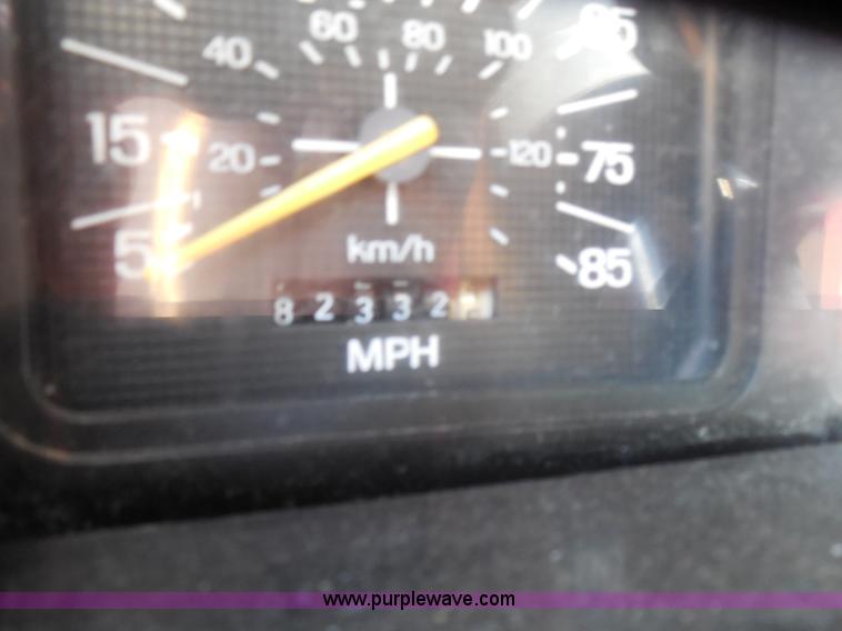 image for item H9822 1984 Ford F150 XLT pickup truck