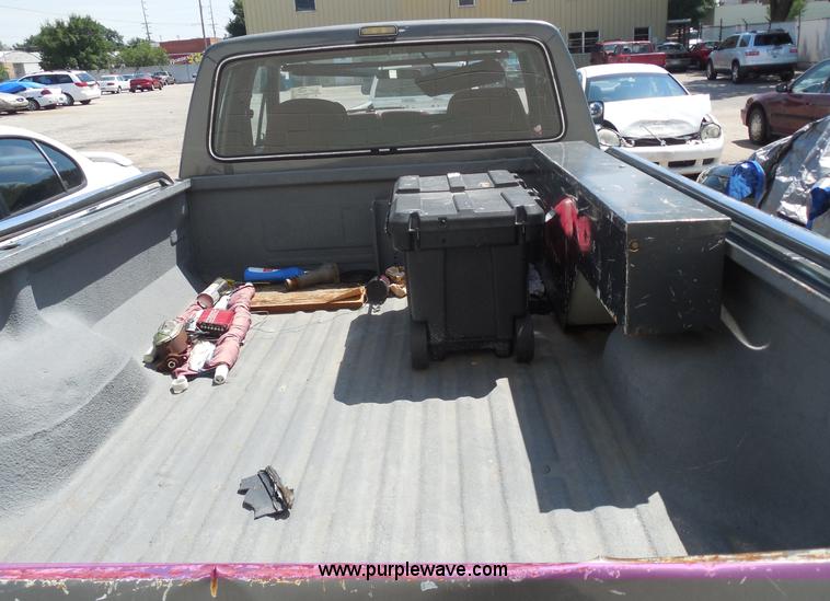 image for item H9822 1984 Ford F150 XLT pickup truck