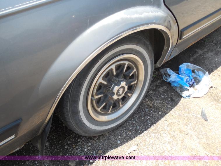 image for item H9825 1992 Buick Century Custom