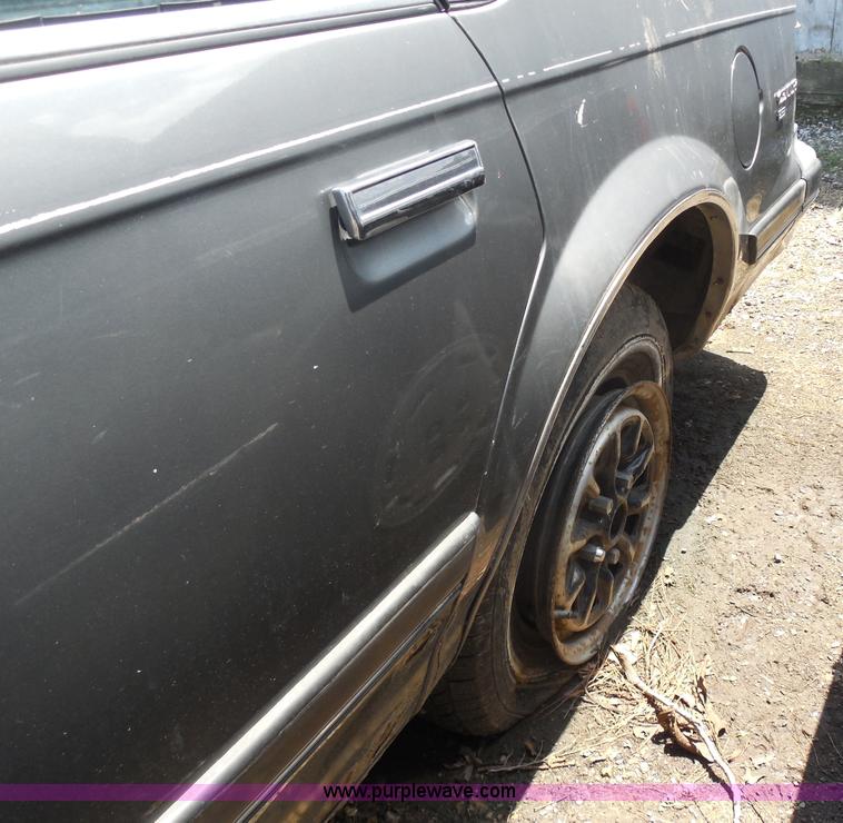 image for item H9825 1992 Buick Century Custom