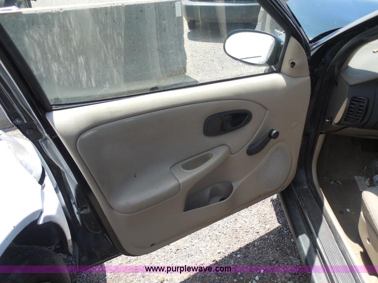 image for item H9828 2000 Saturn SL SL1