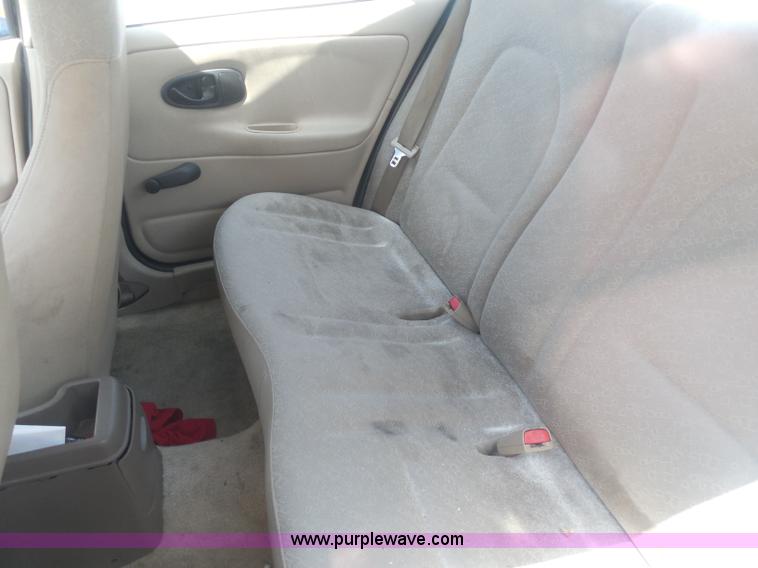 image for item H9828 2000 Saturn SL SL1