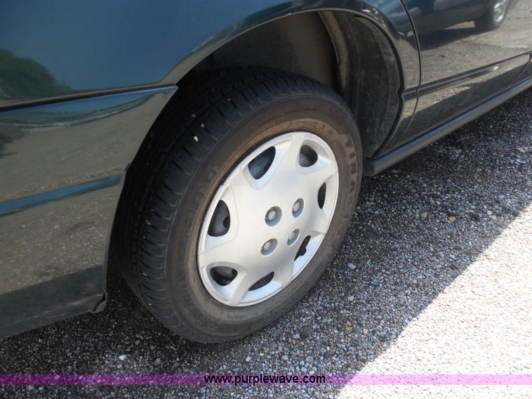 image for item H9828 2000 Saturn SL SL1